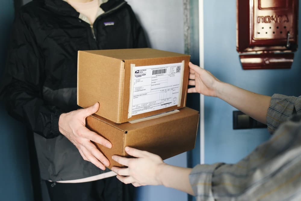 Challenges and Benefits of In-house Logistics in eCommerce: Achieve Excellence in Your Deliveries